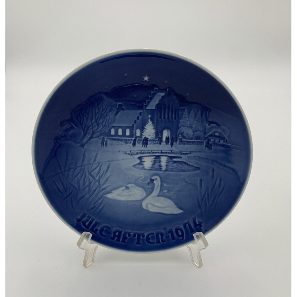 Bing & Grondahl  Copenhagen Porcelain "Christmas in the Village" 1974 Plate